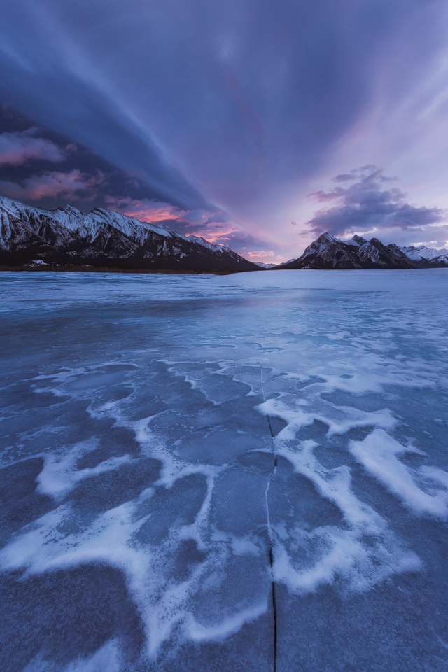 A good example of the chinook arch forming at sunrise over the ice on Abraham Lake on a winter morning, Alberta, Canada